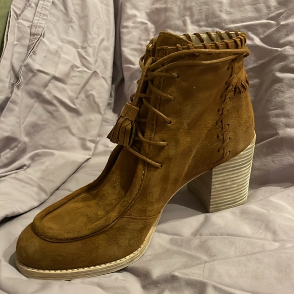 Stuart Weitzman, suede bootie, sz9.5 w - Picture 3 of 6